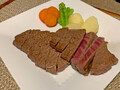 こちらは赤身。肉らしい肉です。