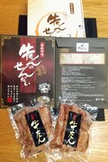 宅配直後、箱と袋の中身。冷凍状態