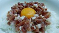 『生ハム丼』黄身載せ