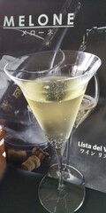 通常のワイングラスで飲むも有りですね！