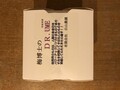 シンプルな箱にインパクトあるシール