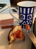 朝からﾁｰｽﾞﾔﾝﾆｮﾑをﾊﾟﾝにのせて