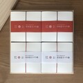 正方形の桐箱に詰め合わせがかわいい