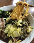 つゆに麺が絡みます