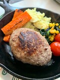 塩で食べるハンバーグステーキ