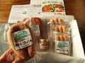 箱の中の緩衝材を開くとこれらの商品が♪