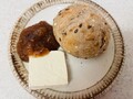 パンにいちじくのジャムとチーズを添えて♡