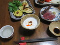 焼き野菜にチーズにカツオ刺身にラー油を