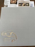 シックな高級感のある箱に入っています。