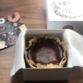 かわいい箱の中にはバスクチーズケーキ！