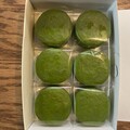 鮮やかな抹茶の可愛いケーキ