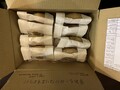 段ボールに入ってます。