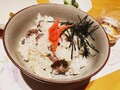 炊き上がり、薬味を添えて。