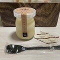 カラメルソースとスプーンが付属しています