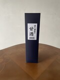 高級感のある濃紺の箱入りです。