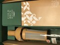 箱を開けるとゴールドと緑が！