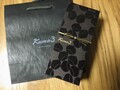 高級感のある手提げ袋とパッケージ