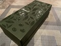 葉っぱのプリントを模した化粧箱