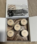 スプーンとソースが付属されてます