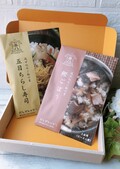 包装紙はブルー系の上品な和風。