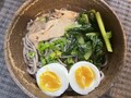 半熟卵と青菜を入れて食べました