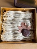 箱いっぱいに入っています。