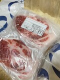 丁寧に包まれたお肉