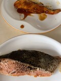 手前が鮭の西京漬け、奥が照り焼きです。