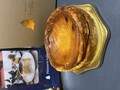 焼き色の綺麗なホールケーキ