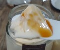 かためのプリンにノーマルのソースを。