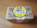 段ボールにケーキのシール！