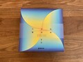 目を奪われる綺麗なBoxに入ってます。
