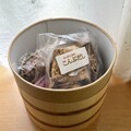 御櫃の中に入って届きます。