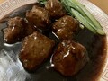 柔らか肉だんごと黒酢ソースが絶品！