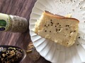 ケーキの周りにはライムペッパーソルトを