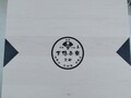 綺麗な木の箱に入ってます