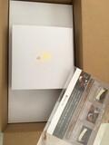 シンプルでオシャレな箱。丁寧な梱包です。