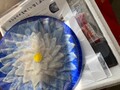 綺麗に盛り付けられたふぐ刺しにワクワク