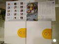 化粧箱の様子。見やすいカタログ同封です。