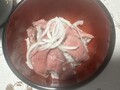 ３種のローストビーフを丼にして食べ比べ