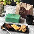 オシャレな缶とショッパー付き