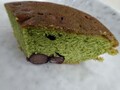 マドレーヌは底に黒豆がいます。