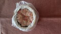 缶には色も美しい紅ズワイガニの棒足
