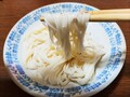 箸で持った時点でツルツルさを感じます