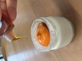 その場で卵黄を乗せて食べるプリンは格別！