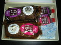 商品の開封時の写真です。大きなお肉が２個。