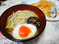 トッピングたっぷりの温うどんで