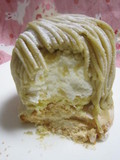 中に生クリームが入っています