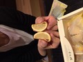 中身はぎっしりです。緑茶と一緒に頂きました。