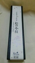 シックで上品、しっかりとした外箱。
